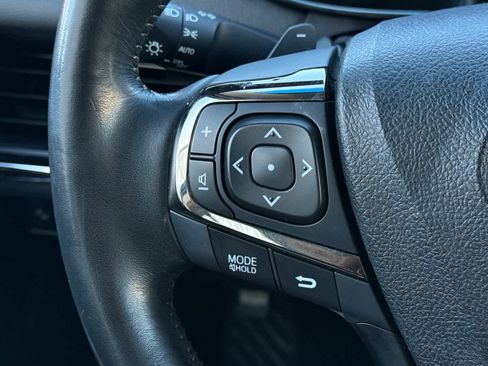 Used 2017 Toyota Avalon Limited image 25