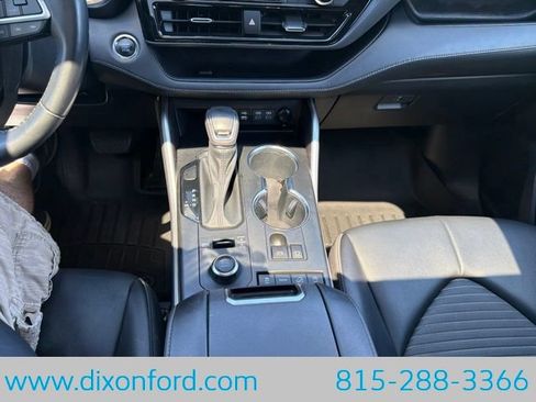 Used 2022 Toyota Highlander XSE AWD/4WD image 14