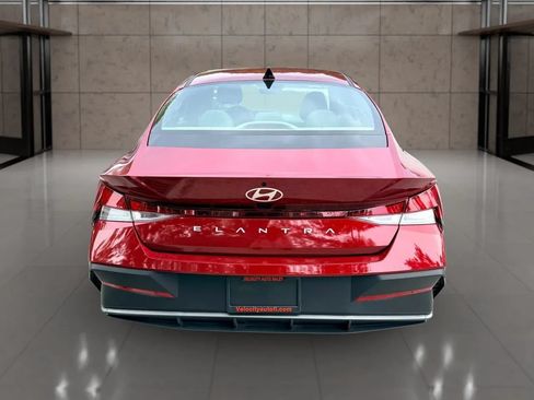Used 2024 Hyundai Elantra SEL FWD image 4