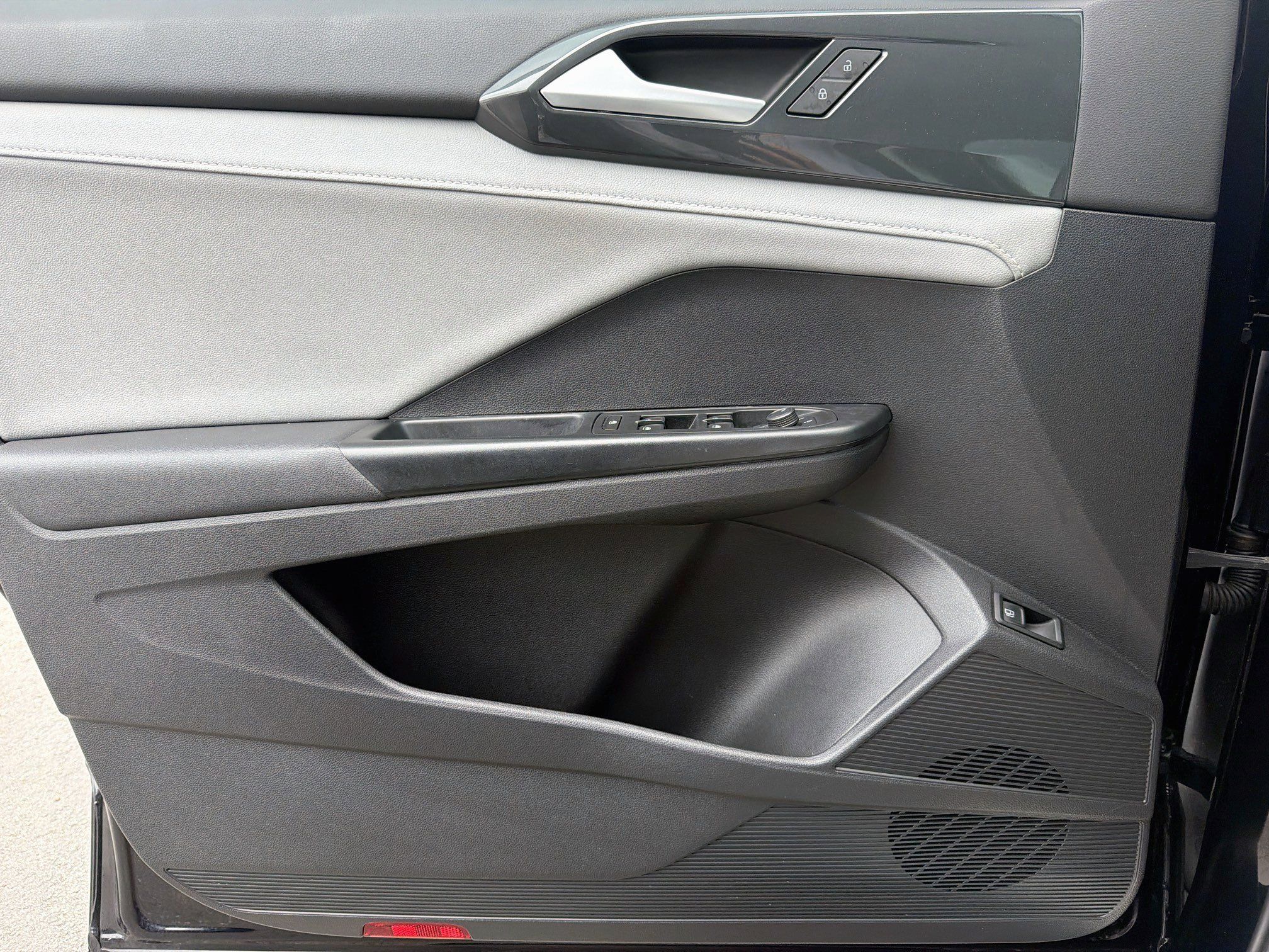 Used 2022 Volkswagen Taos SEL w/ Panoramic Sunroof Package FWD image 21