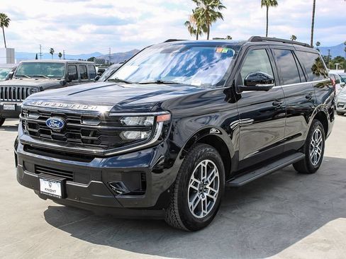 Used 2025 Ford Expedition Active AWD/4WD image 4