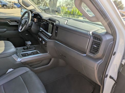 Certified 2023 GMC Sierra 1500 SLT image 28