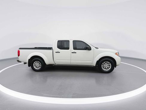 Used 2018 Nissan Frontier SV image 9