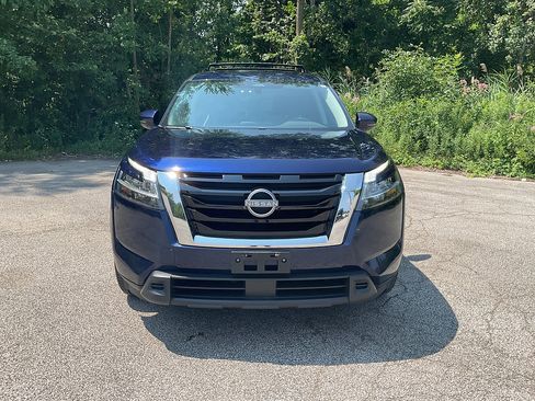 Used 2022 Nissan Pathfinder SV w/ SV Premium Package AWD/4WD image 2