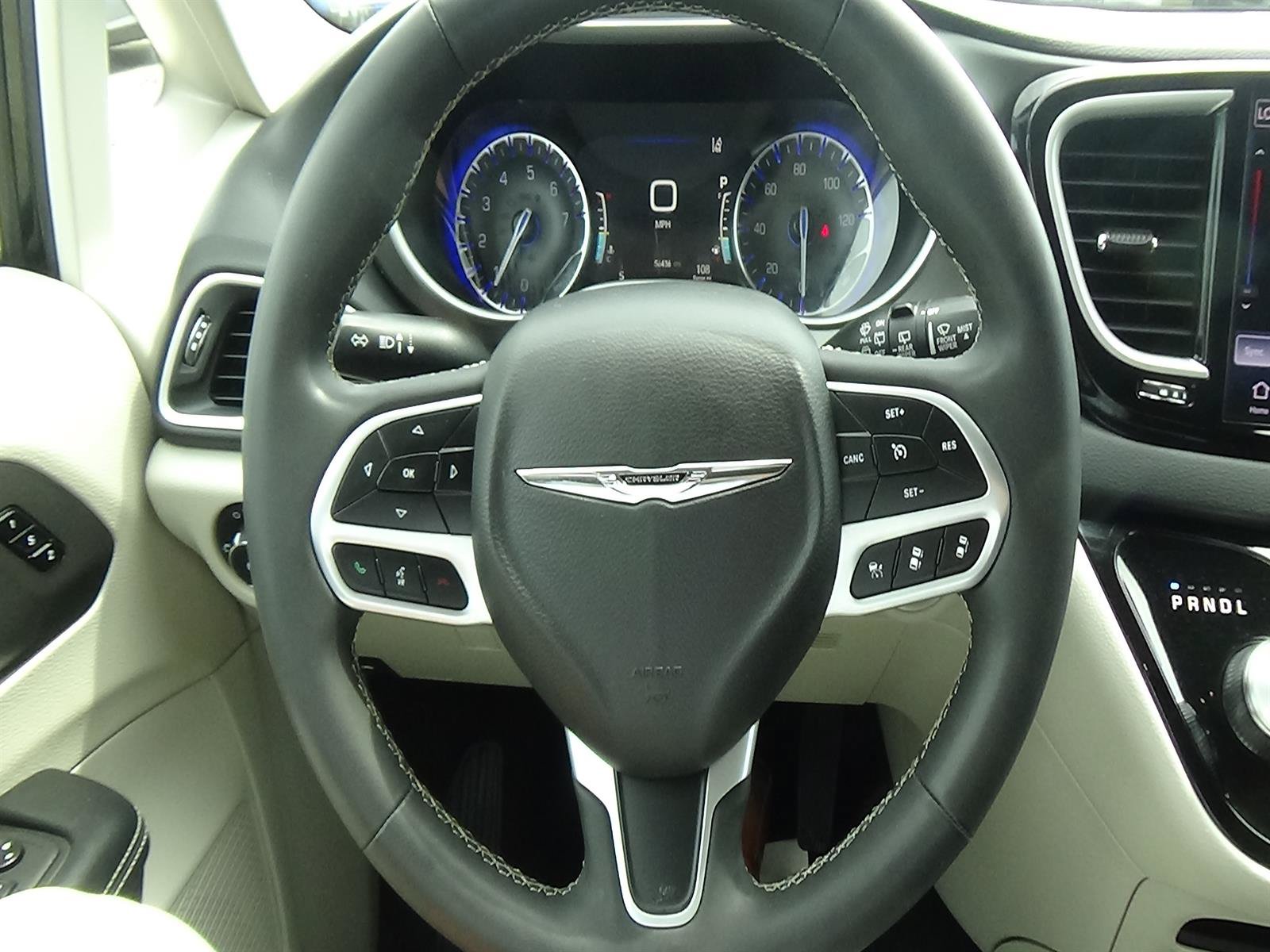 Certified 2024 Chrysler Pacifica Touring-L FWD image 19
