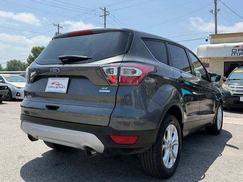 Used 2017 Ford Escape SE FWD image 4