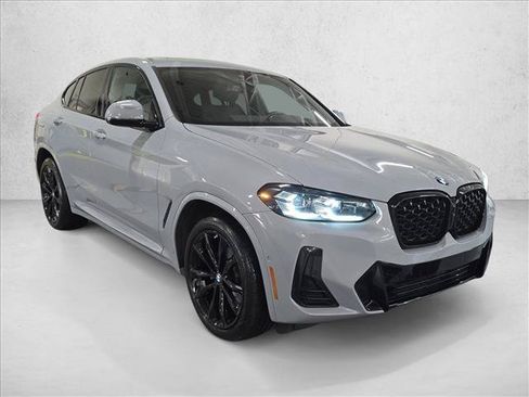 Used 2024 BMW X4 xDrive30i w/ Premium Package AWD/4WD image 3
