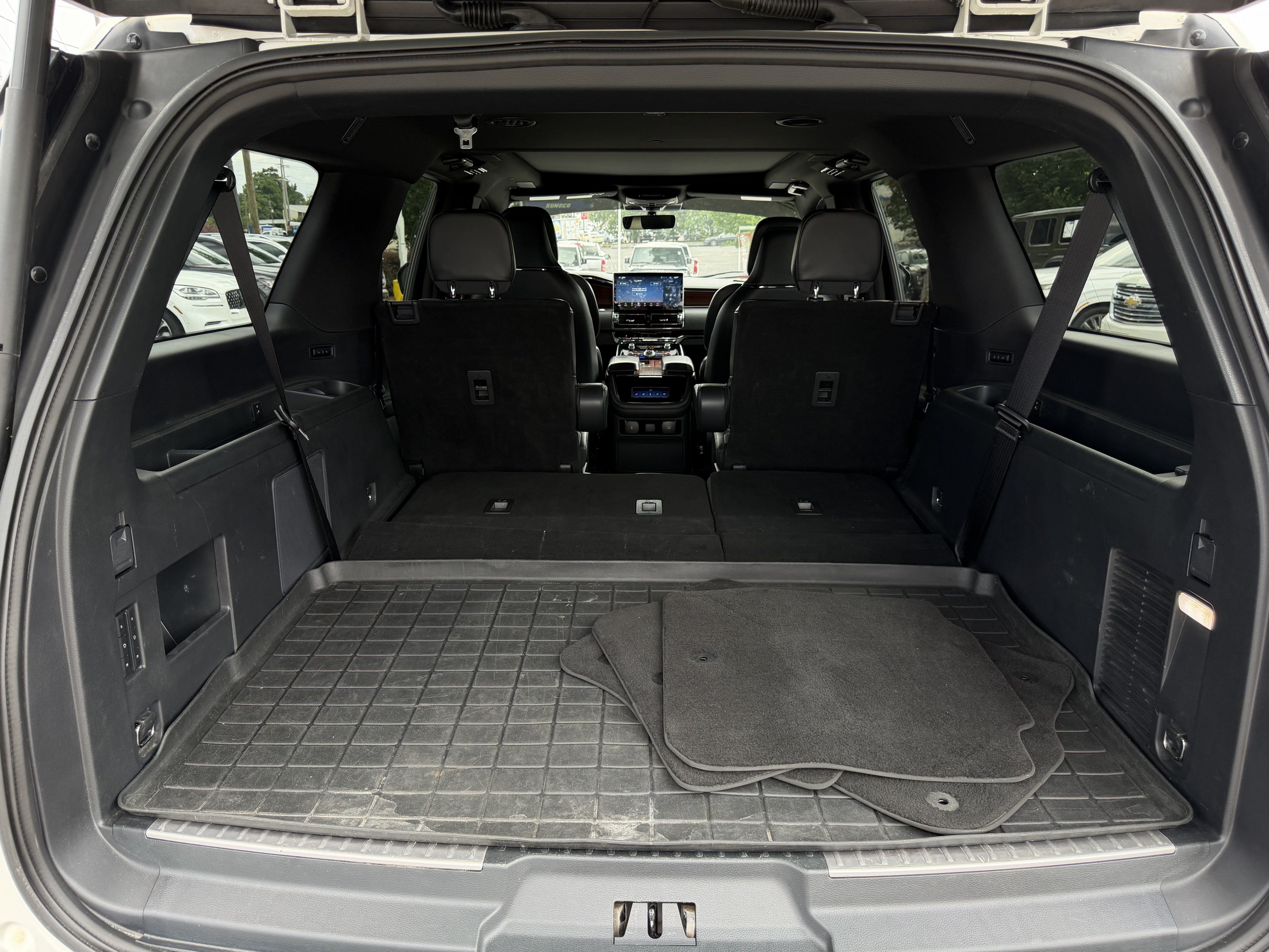 Used 2023 Lincoln Navigator L Reserve RWD image 34