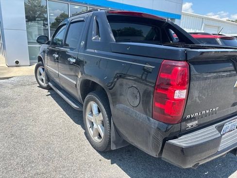 Used 2013 Chevrolet Avalanche LTZ RWD image 3