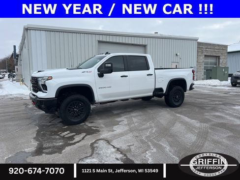 Used 2025 Chevrolet Silverado 2500 ZR2 w/ Technology Package image 1