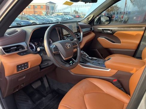 Used 2021 Toyota Highlander Platinum image 7