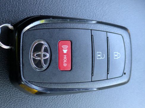 Used 2023 Toyota Corolla SE image 31