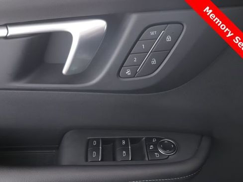 Used 2025 Buick Enclave Sport Touring w/ Power Package image 19