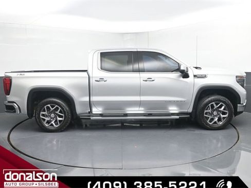 Used 2022 GMC Sierra 1500 SLT w/ SLT Convenience Package image 2