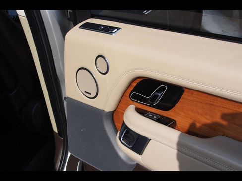 Used 2019 Land Rover Range Rover Supercharged image 16