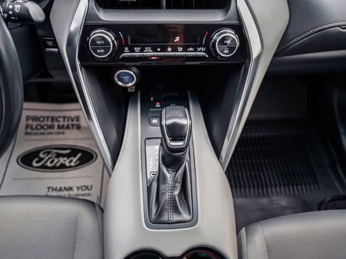 Used 2021 Toyota Venza LE image 18