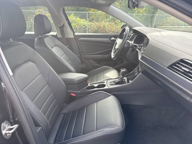 Used 2024 Volkswagen Jetta SE FWD image 9