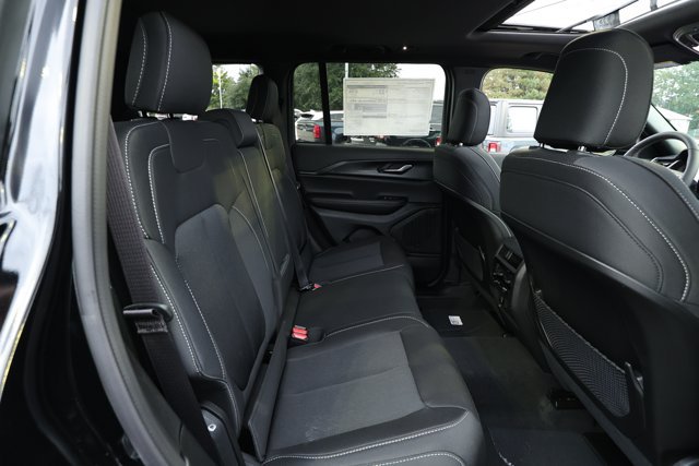 New 2027 Jeep Grand Cherokee Laredo X RWD image 30