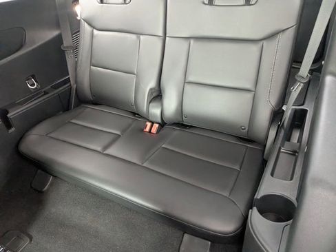 Used 2024 Ford Explorer XLT w/ Equipment Group 202A AWD/4WD image 19