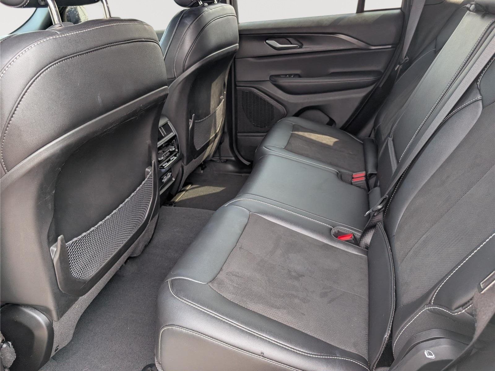 Used 2023 Jeep Grand Cherokee Altitude AWD/4WD image 14