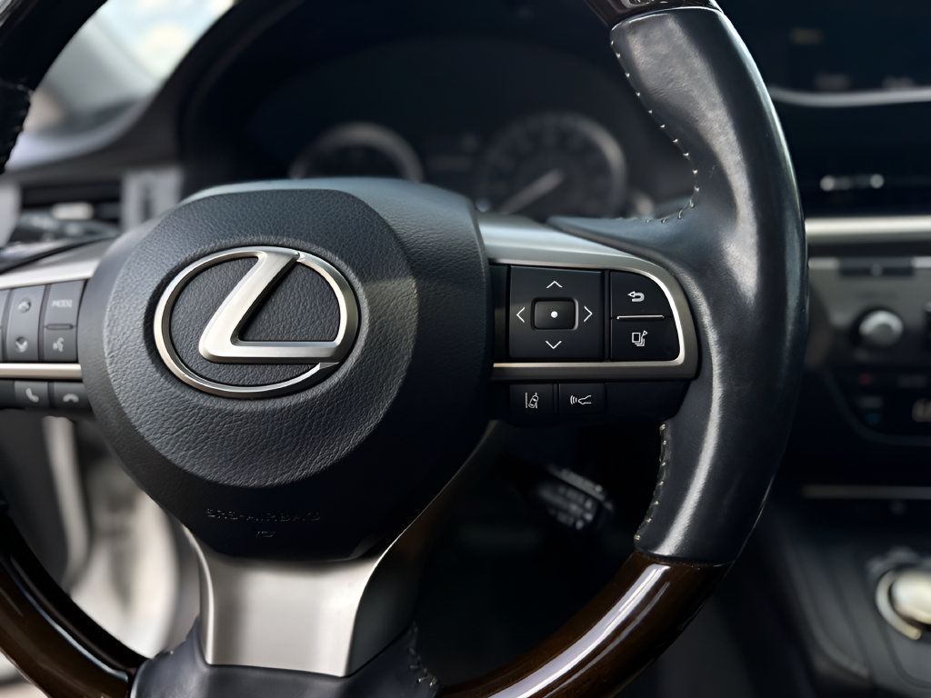 Used 2017 Lexus ES 350 w/ Premium Package FWD image 11