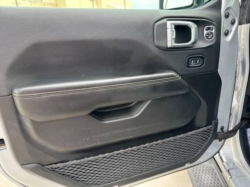 Used 2024 Jeep Wrangler Unlimited Sahara image 10