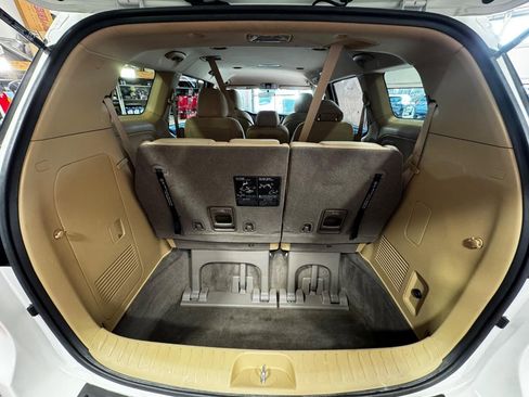 Used 2018 Kia Sedona LX image 13