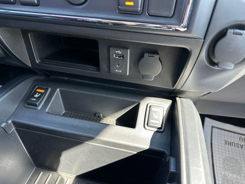 Used 2018 Nissan Titan SL w/ Midnight Edition AWD/4WD image 64