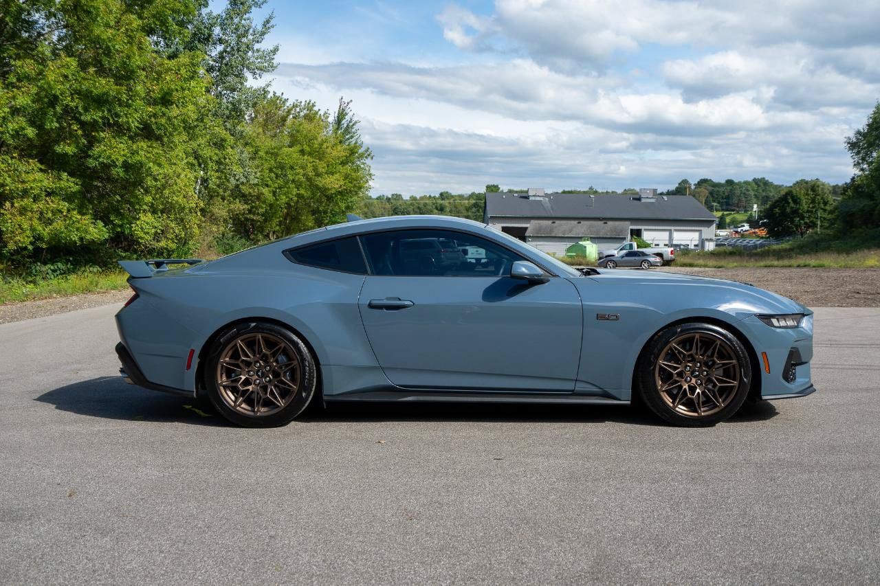 Used 2025 Ford Mustang GT Premium w/ GT Performance Package RWD image 2