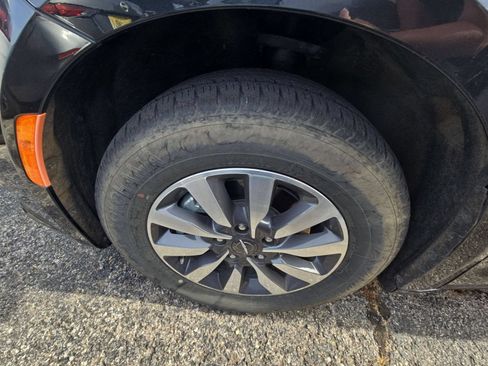 Used 2023 Chrysler Pacifica Touring-L FWD image 18