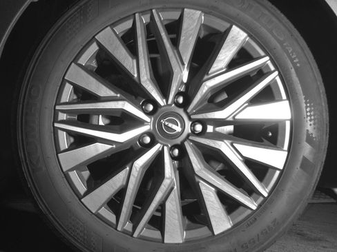 Used 2025 Nissan Altima 2.5 SV FWD image 11