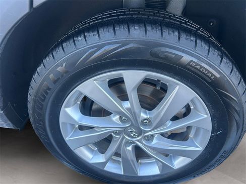 Used 2020 Hyundai Tucson SE w/ Winter Weather Package image 14