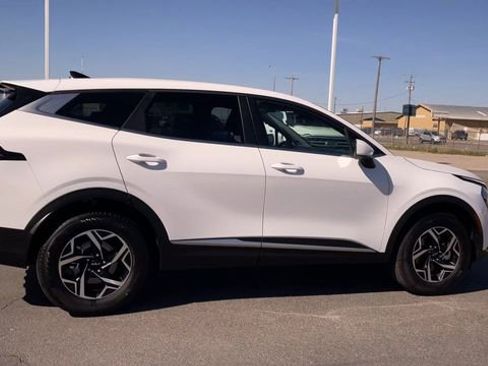 Used 2025 Kia Sportage LX AWD/4WD image 2