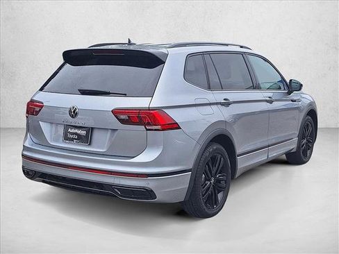 Used 2022 Volkswagen Tiguan SE R-Line image 5