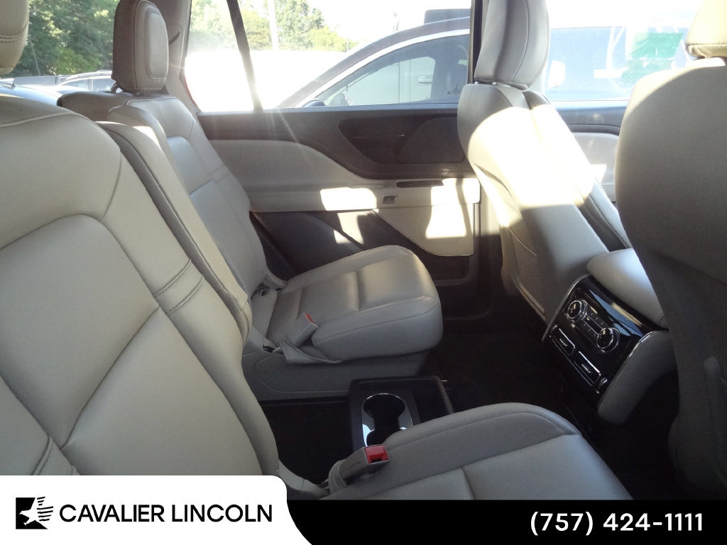 Used 2023 Lincoln Aviator AWD w/ Premium Package image 9