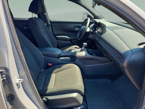 Used 2025 Honda HR-V Sport image 17