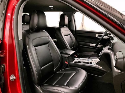 Certified 2023 Ford Explorer XLT w/ Equipment Group 202A AWD/4WD image 7