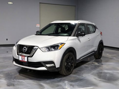 Used 2020 Nissan Kicks SR w/ SR Premium Package image 3