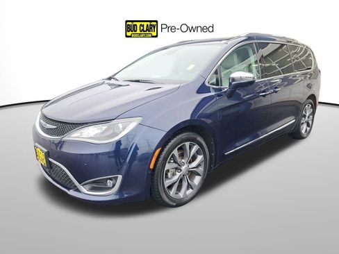 Used 2017 Chrysler Pacifica Limited image 1