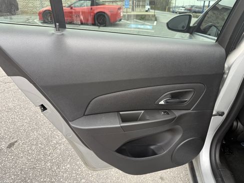 Used 2014 Chevrolet Cruze LT image 15