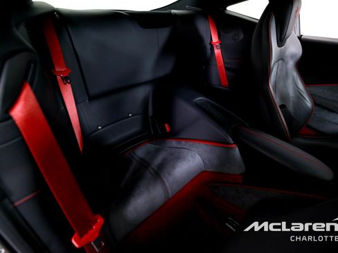 Used 2022 Ferrari Roma RWD image 21