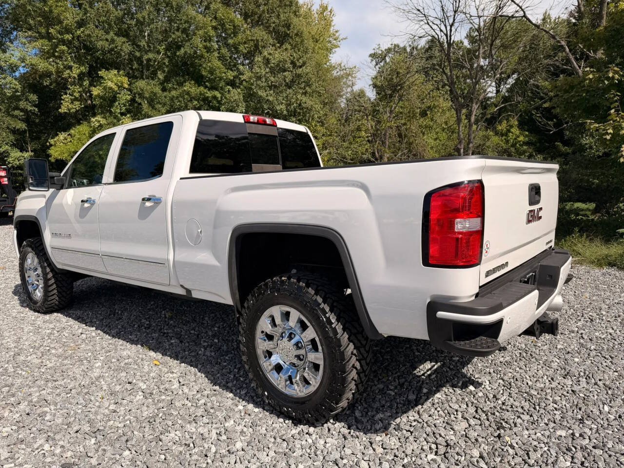 Used 2018 GMC Sierra 2500 Denali w/ Duramax Plus Package AWD/4WD image 8
