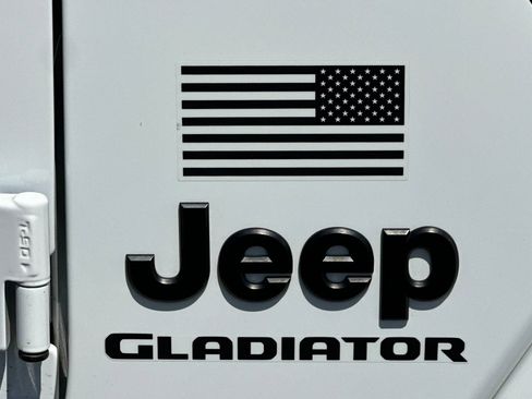 Used 2023 Jeep Gladiator Sport AWD/4WD image 37