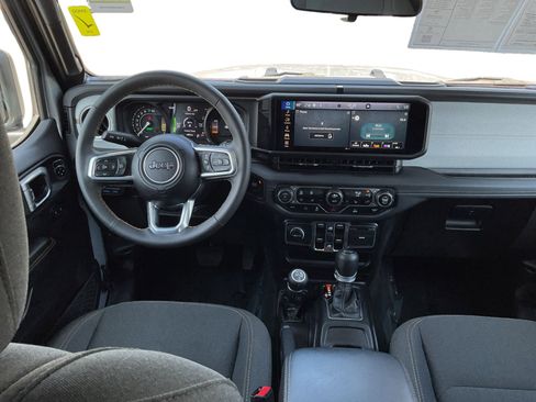 Used 2024 Jeep Wrangler Unlimited Sahara AWD/4WD image 14