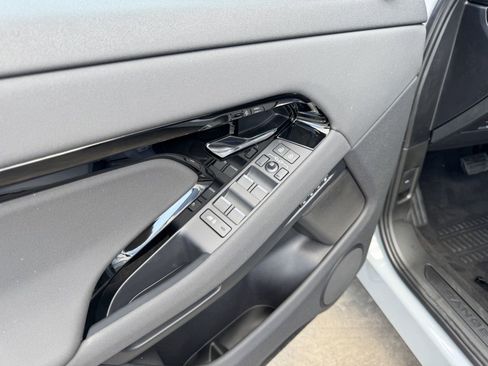 Used 2025 Land Rover Range Rover Evoque S image 10