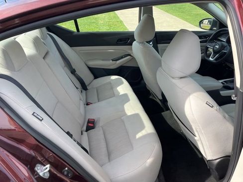 Used 2025 Nissan Altima 2.5 SV FWD image 14