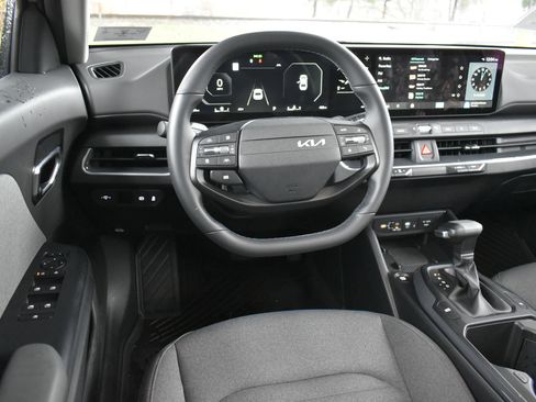 Used 2025 Kia K4 EX image 16