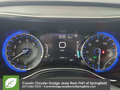 Used 2025 Chrysler Pacifica Limited FWD image 23