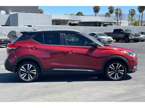 Used 2018 Nissan Kicks SR FWD image 8