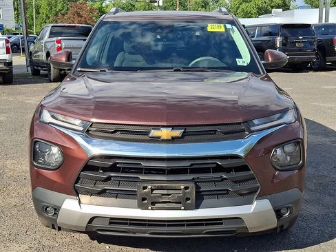 Used 2023 Chevrolet TrailBlazer LT w/ Convenience Package FWD image 2